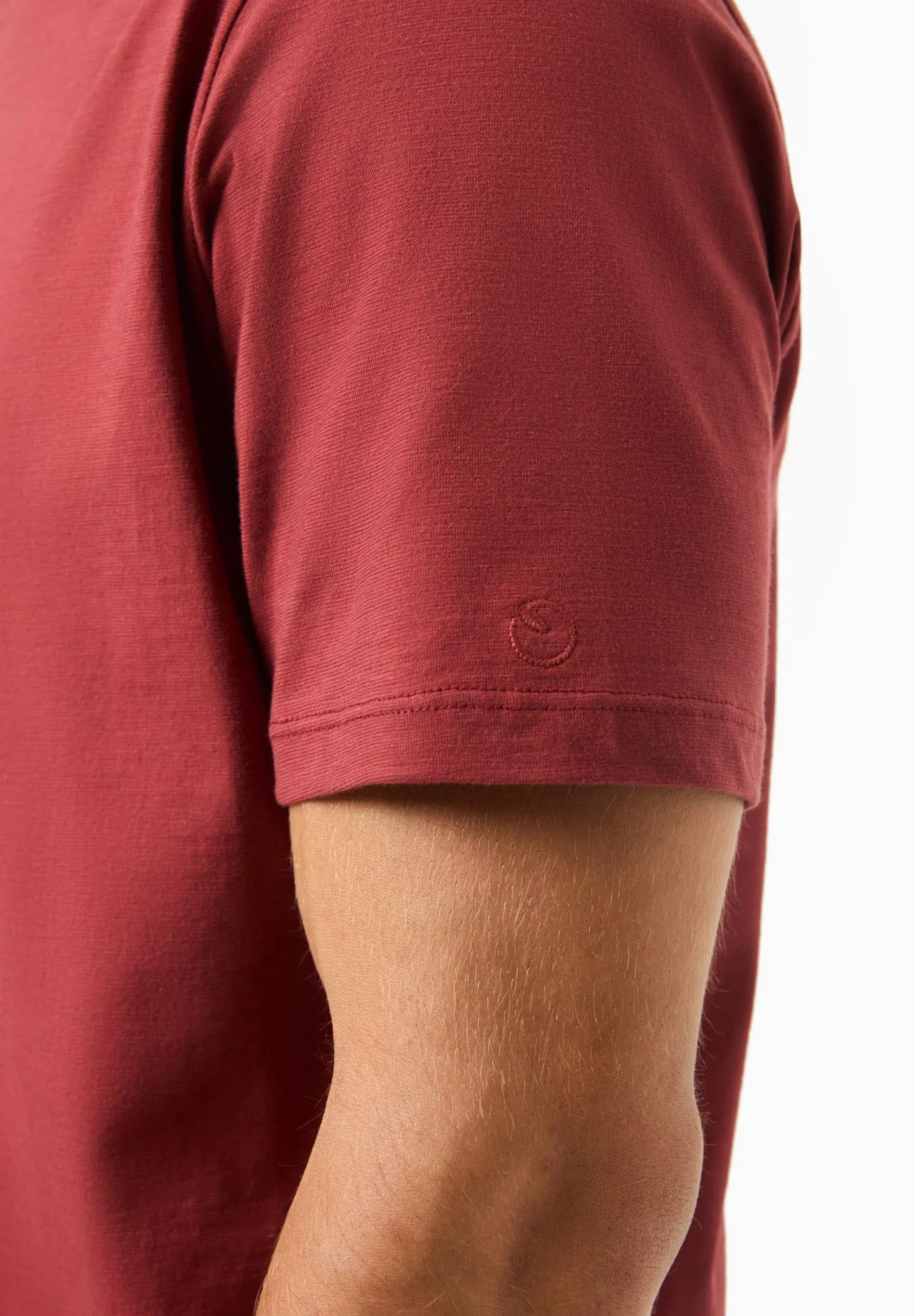 Men's Basic Round Neck T-Shirt Merlot sold by Ivalo.com product image thumbnail 5