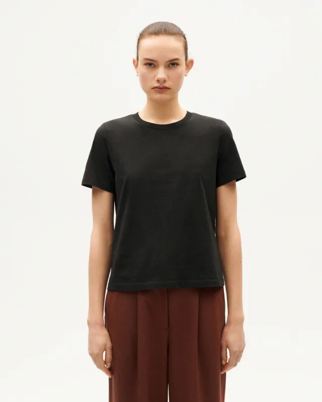 Basic Ida T-Shirt Black sold by Ivalo.com