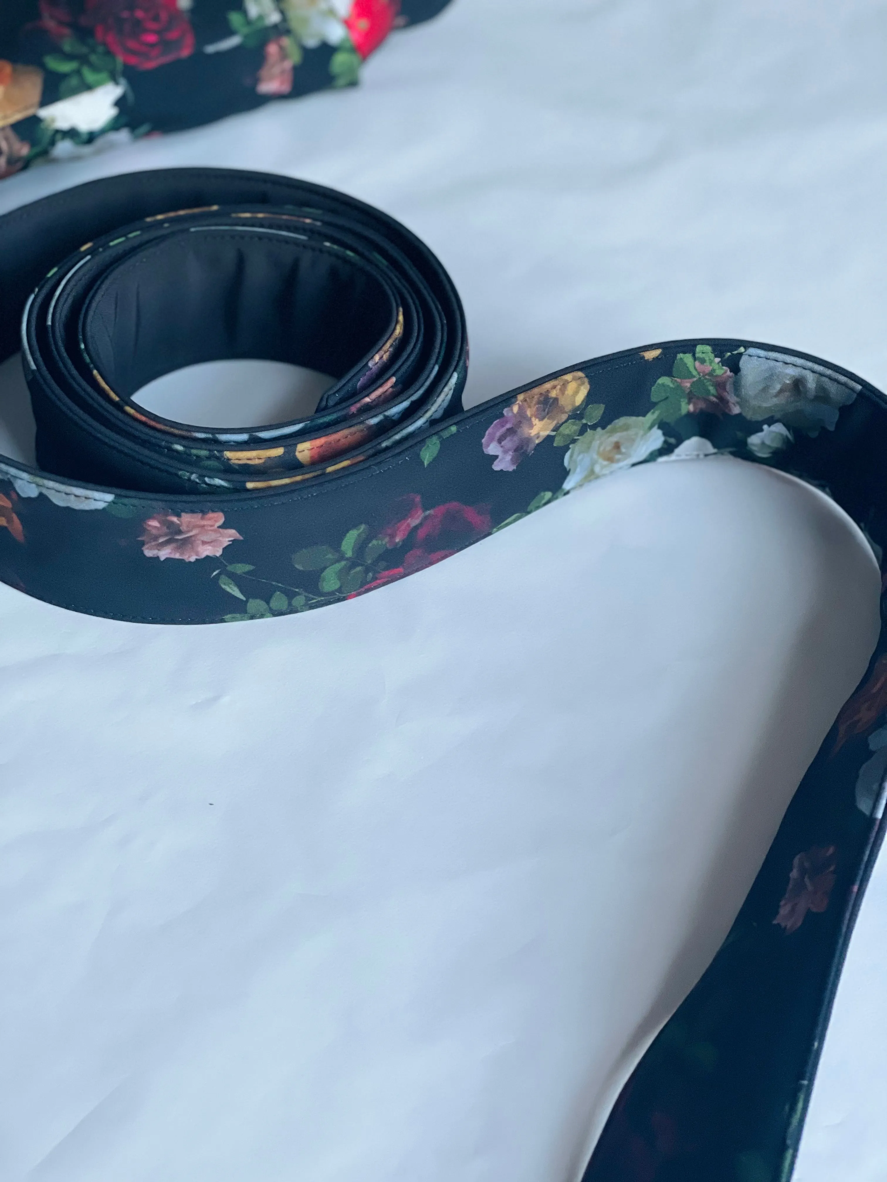 Rainsisters Belt Black Rose Garden sold by Ivalo.com