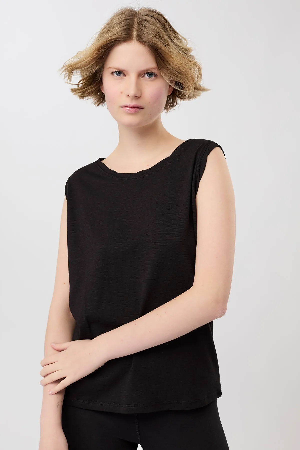 Daily Tank Black sold by Ivalo.com