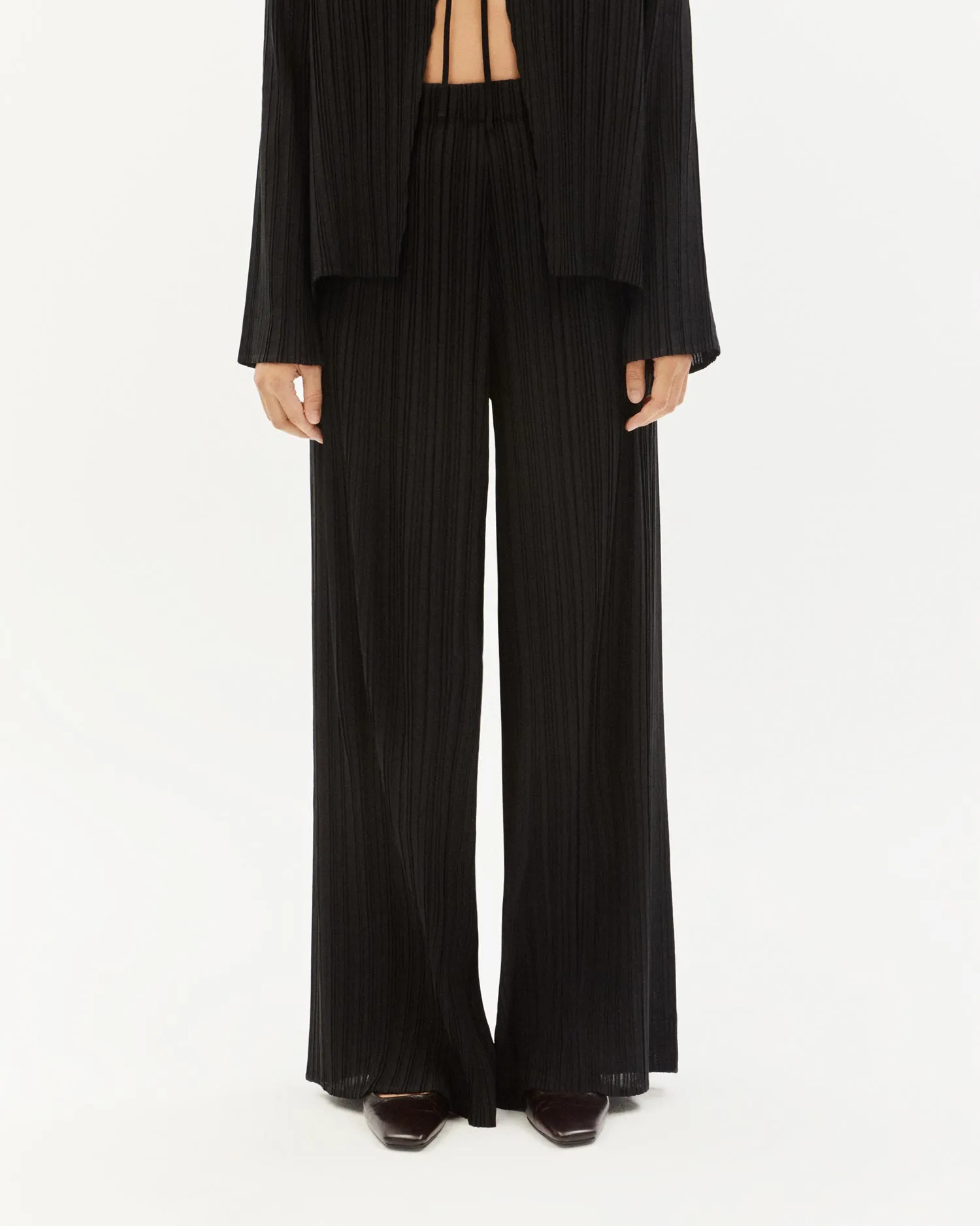Maro Pleated Pants Black sold by Ivalo.com
