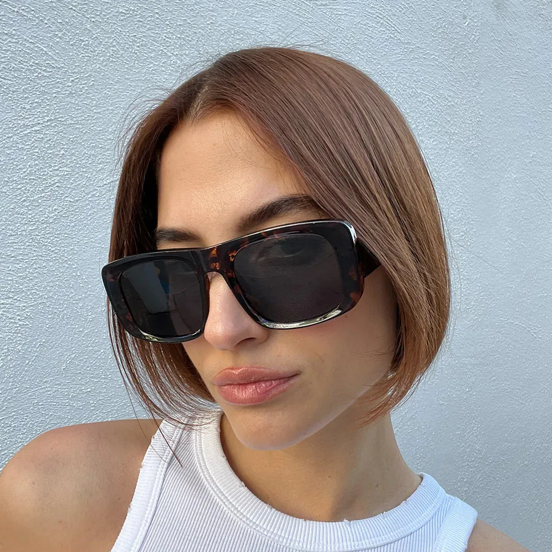 Delu Sunglasses Tigris Carbon sold by Ivalo.com