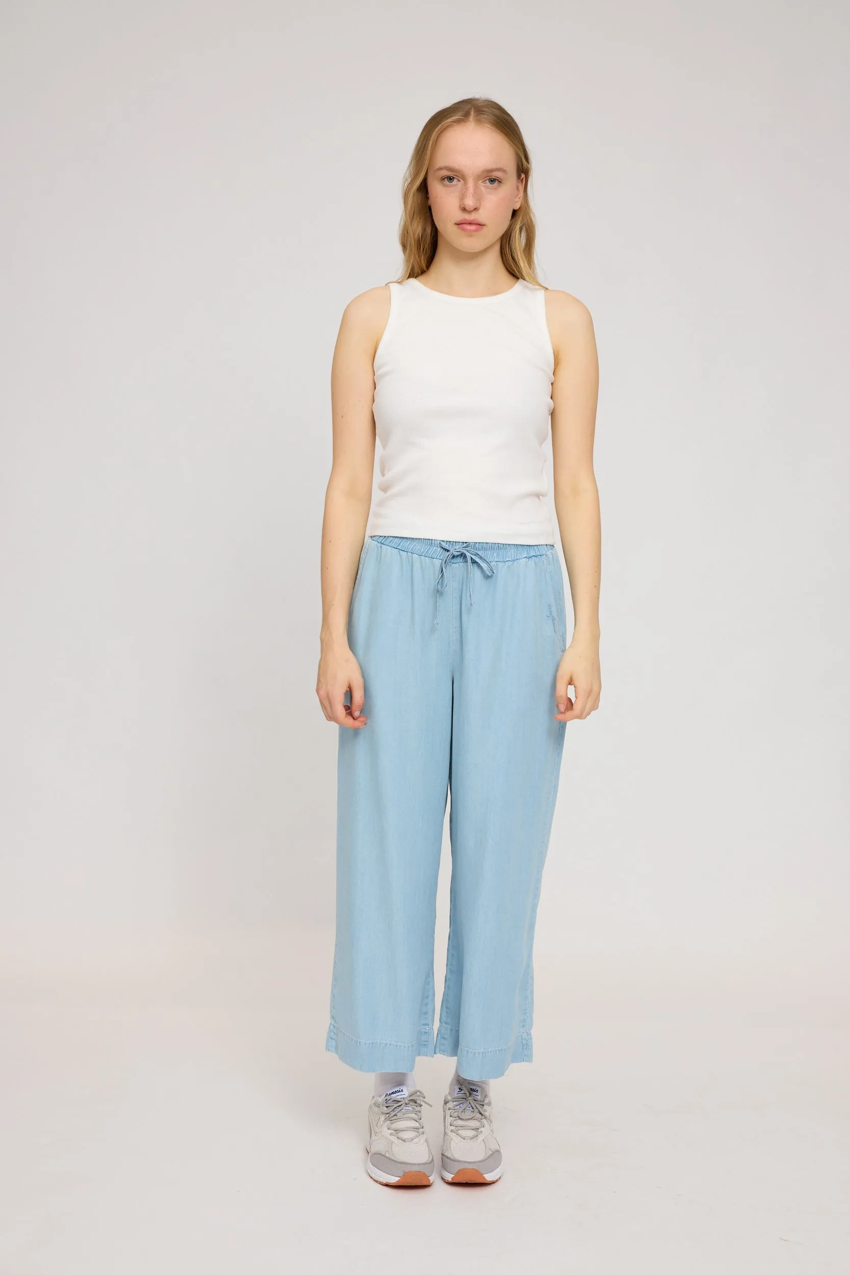 Wide Leg Denim Pants With Belt sold by Ivalo.com product image thumbnail 4