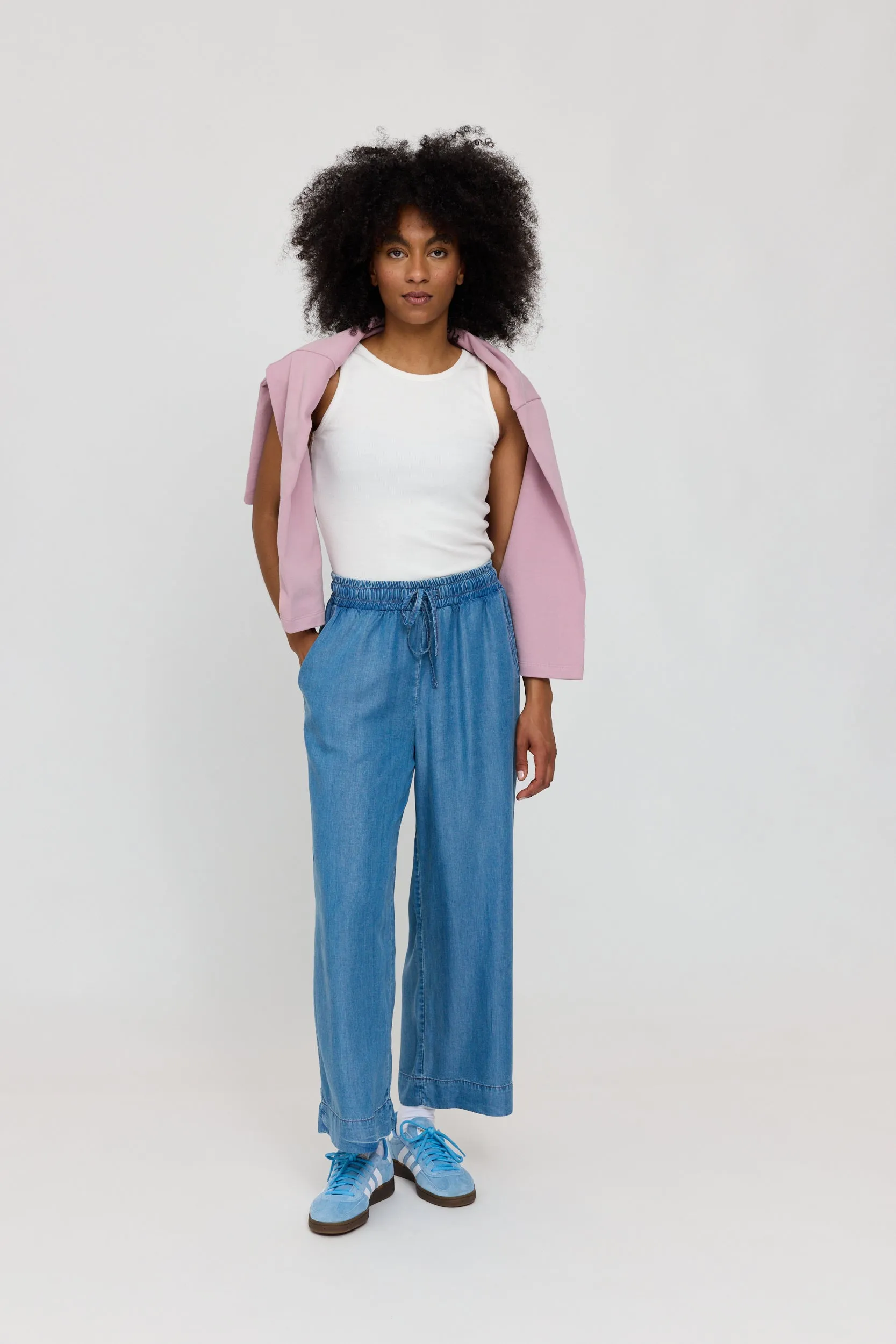 Wide Leg Denim Pants With Belt sold by Ivalo.com