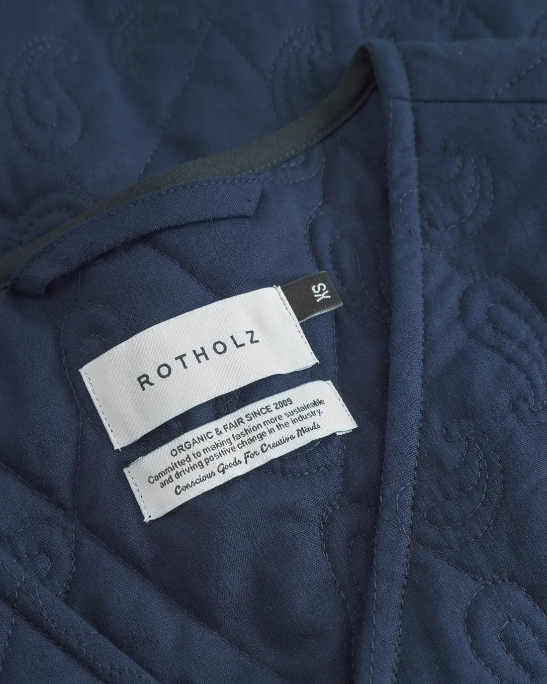 Unisex Light Quilt Vest Dark Navy sold by Ivalo.com product image thumbnail 4