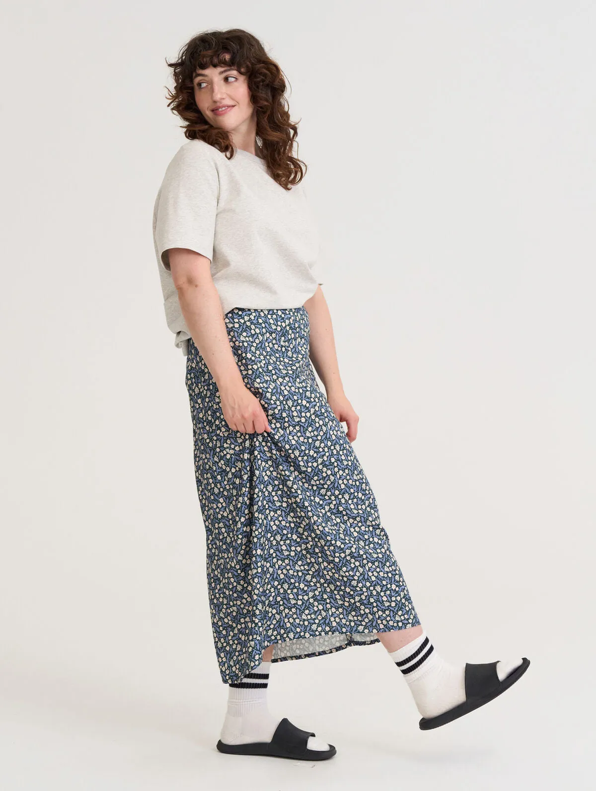 Saila Print Skirt Kehäkukka Dark Blue sold by Ivalo.com product image thumbnail 2