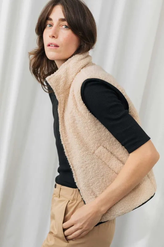 Fintra Reversible Vest Black / Ecru sold by Ivalo.com