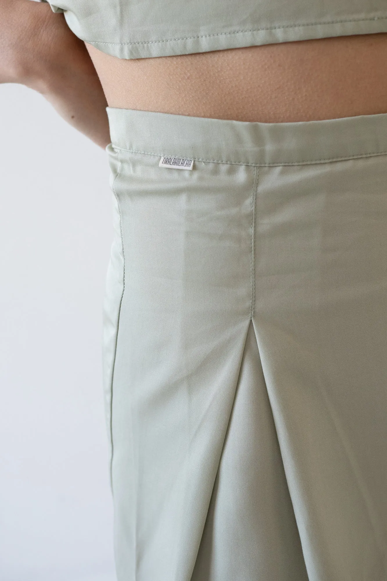 Hannia Tencel Shorts Green sold by Ivalo.com product image thumbnail 3
