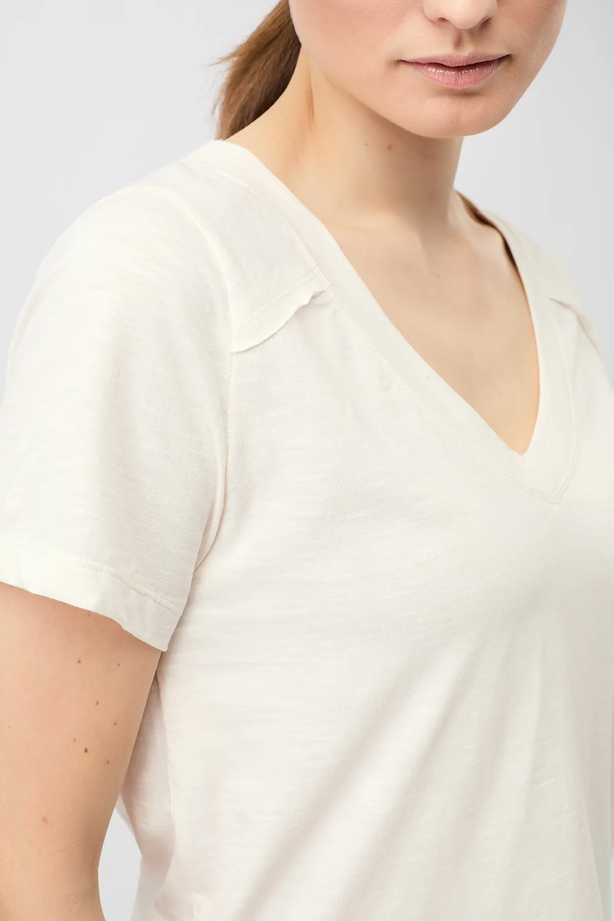 The New V-Neck White sold by Ivalo.com product image thumbnail 3