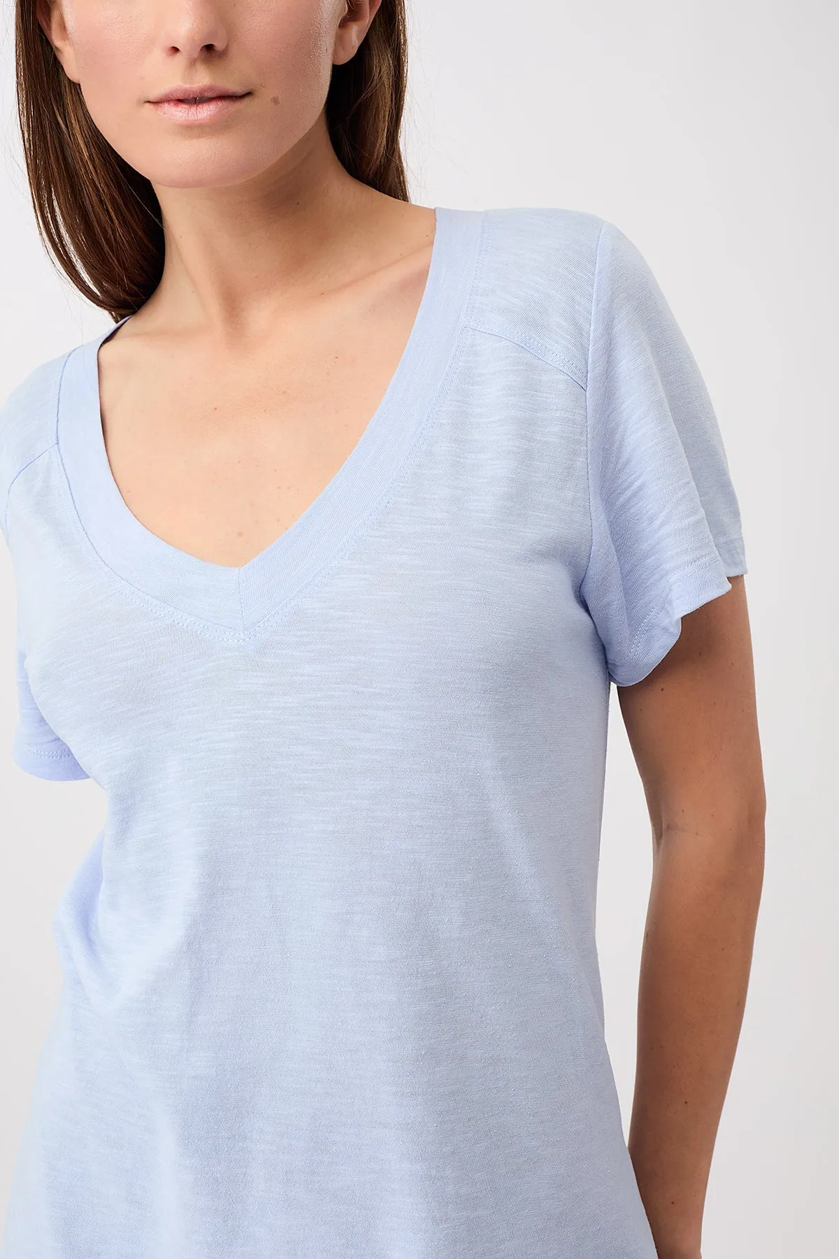 The New V-Neck Etheral Glow sold by Ivalo.com product image thumbnail 3