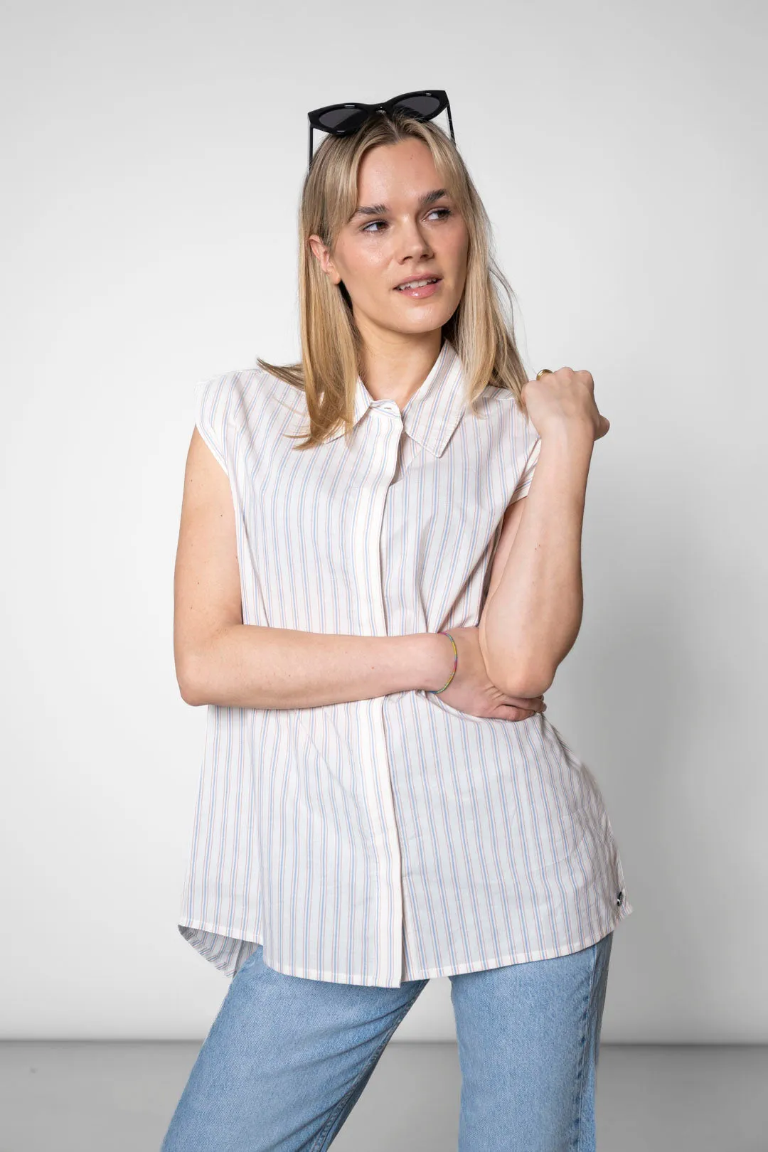 Blouse With A Back Slit White Stripes sold by Ivalo.com