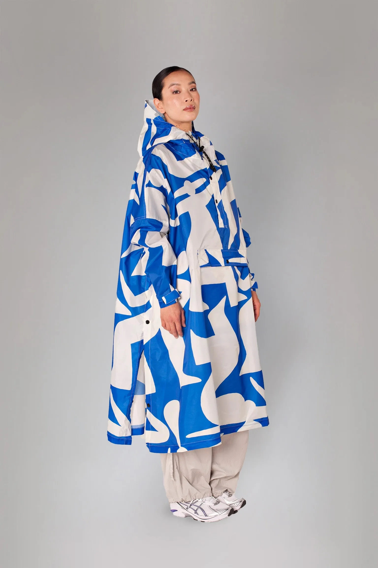 Timo Kuilder 'Blue Dance' Rain Poncho sold by Ivalo.com product image thumbnail 3