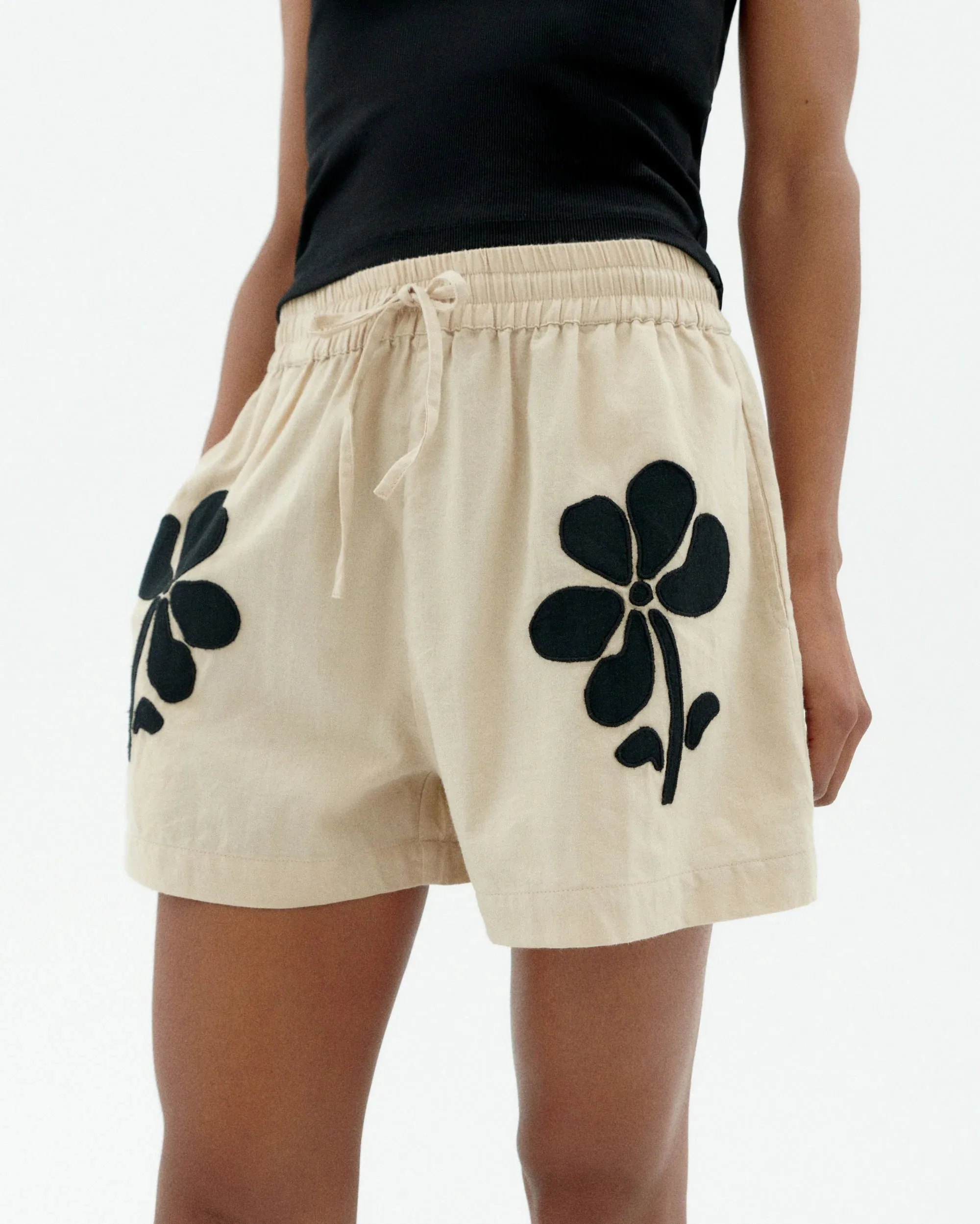 Geranio Shorts Marygold White sold by Ivalo.com