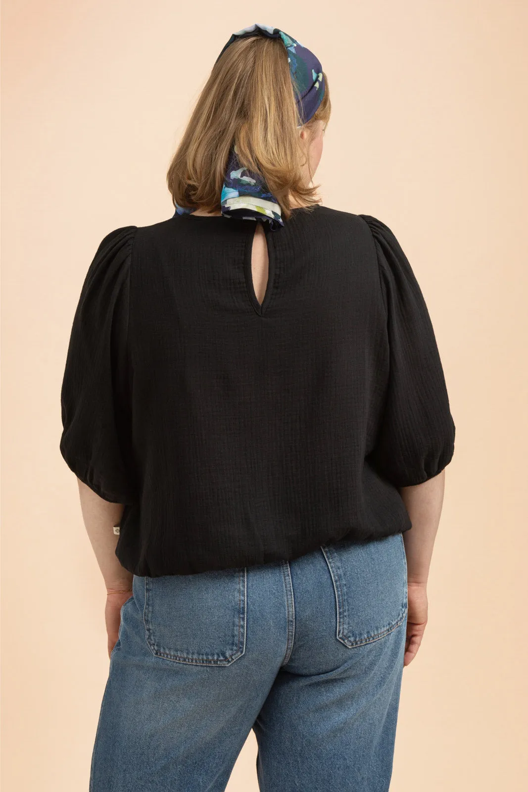 Cropped Blouse Black sold by Ivalo.com product image thumbnail 4