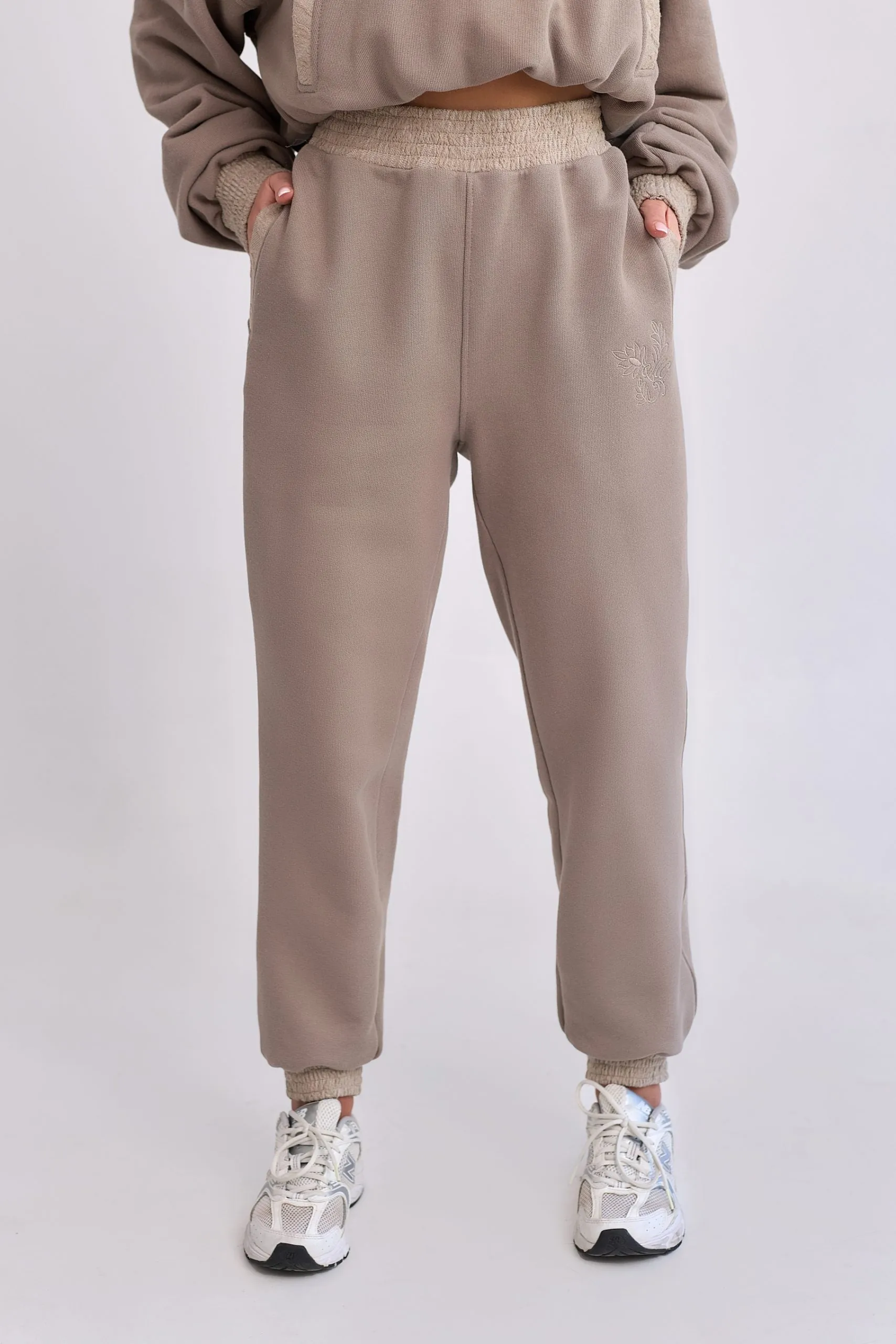 Lantre Jacquard Trim Sweatpants Beige sold by Ivalo.com
