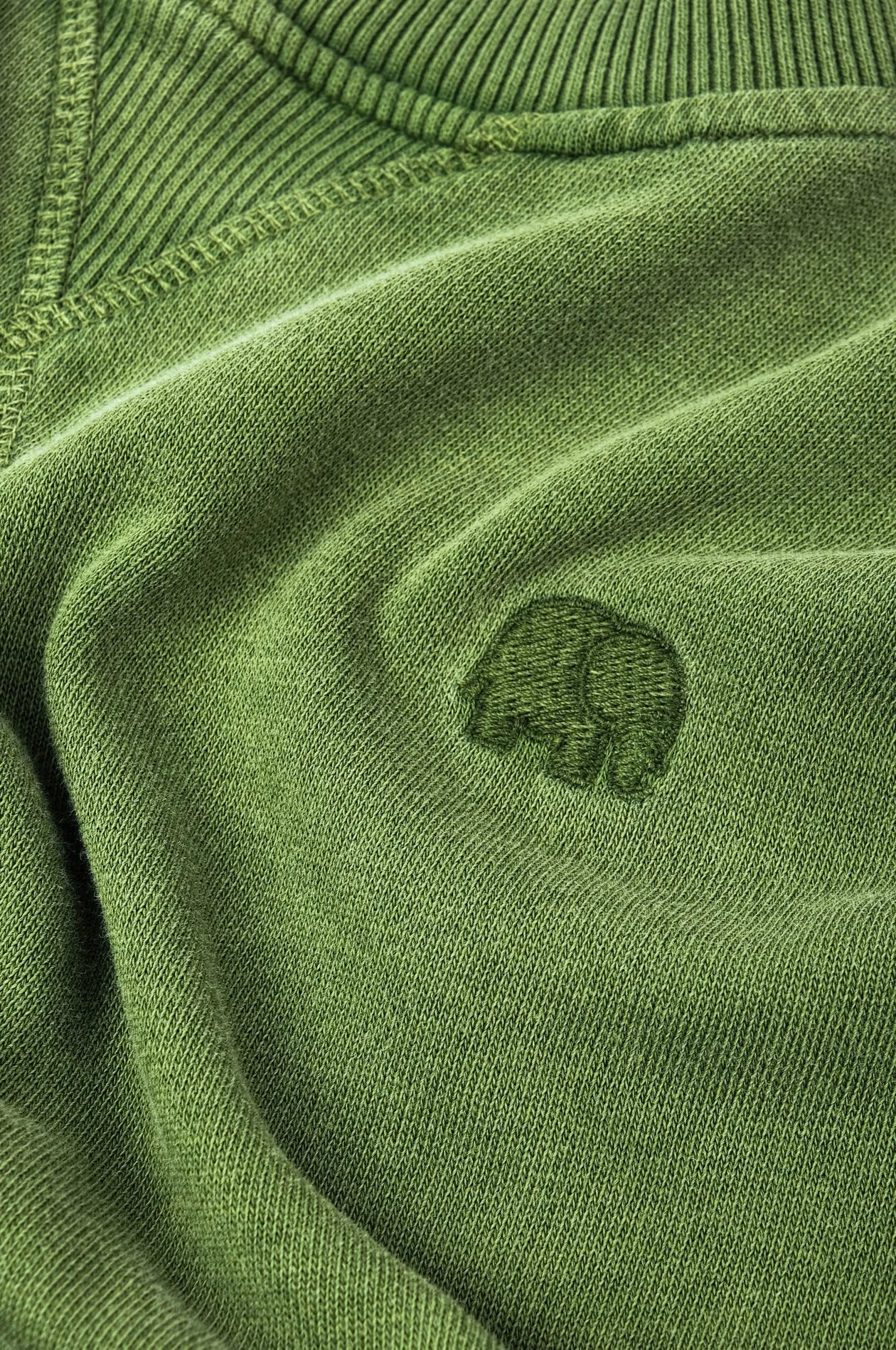 Men's Essential Lightweight Pigment Sweater Pinnas Green sold by Ivalo.com product image thumbnail 4