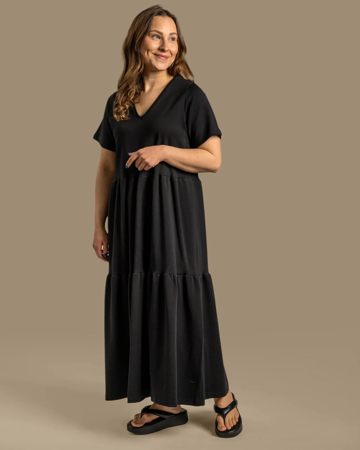 V-Neck Maxi Dress Black sold by Ivalo.com