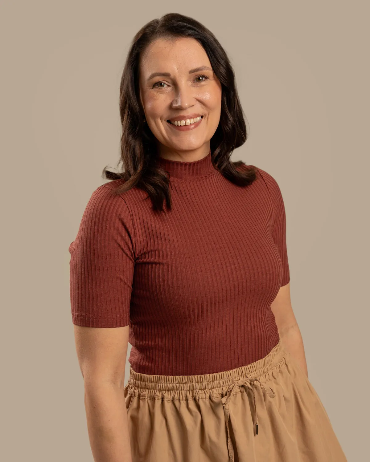 Ribbed T-Shirt Mahogany sold by Ivalo.com