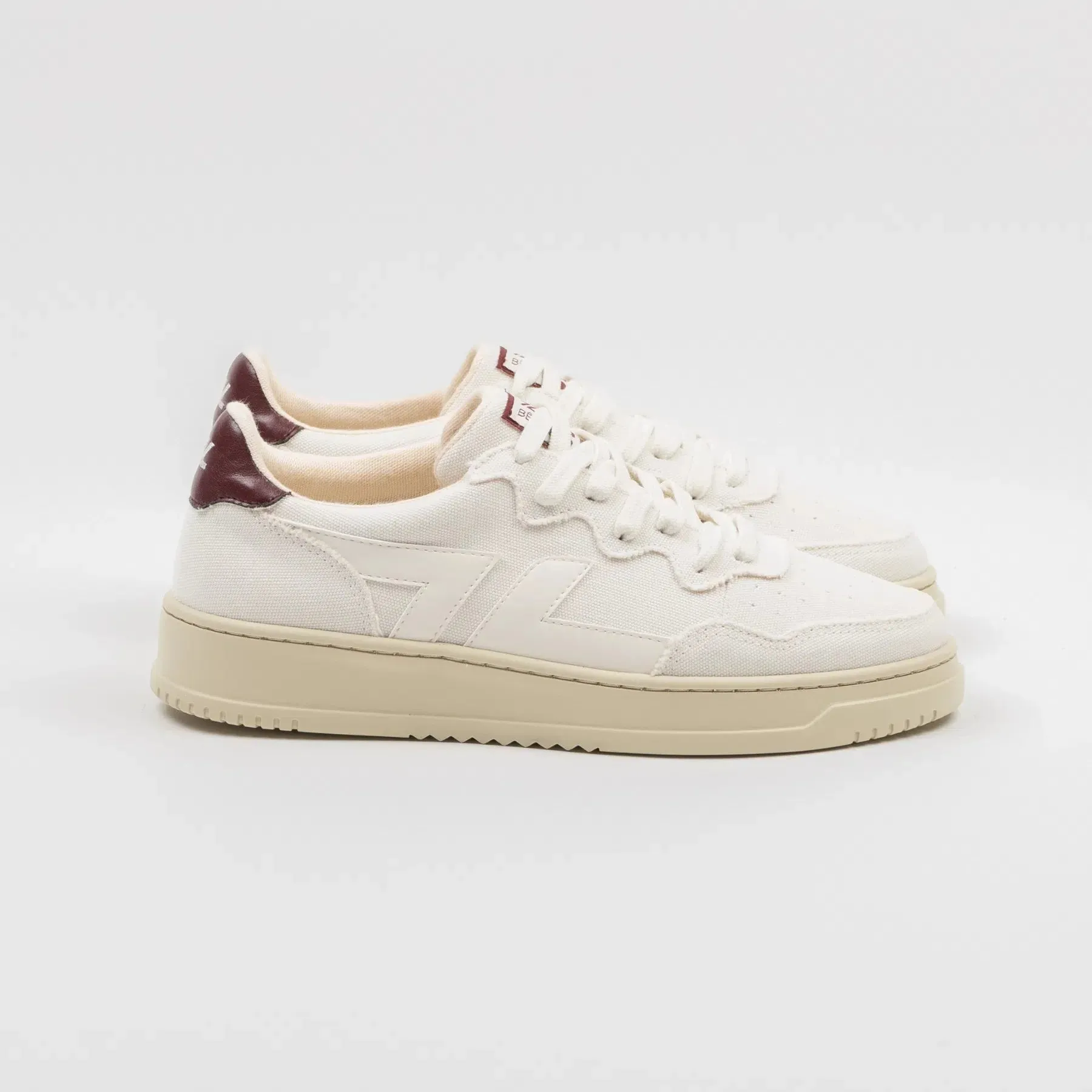 Bêta B4 Sneakers White sold by Ivalo.com