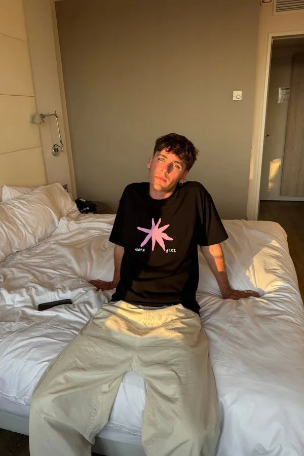 Romantic T-Shirt Black sold by Ivalo.com