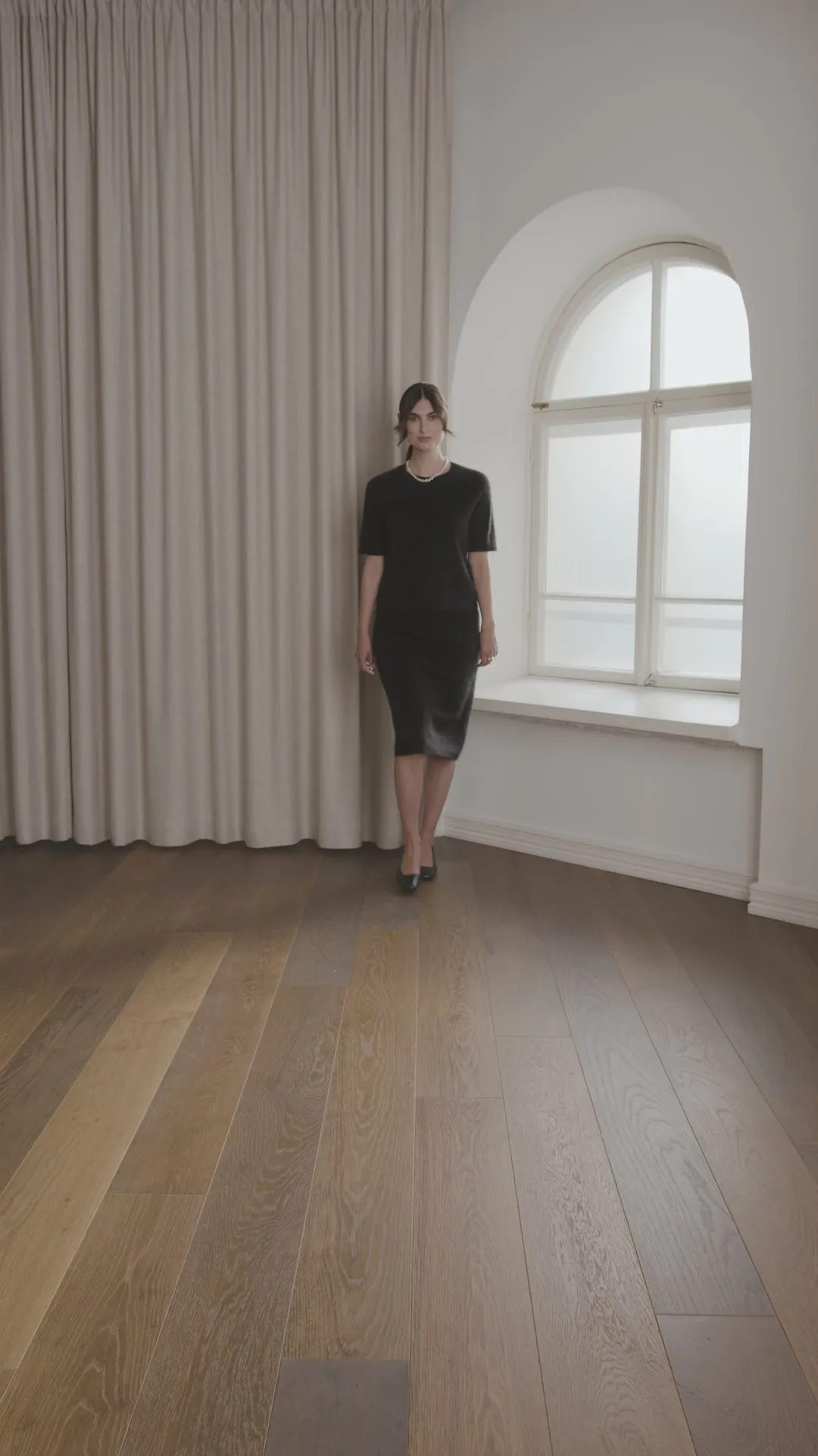 Kaia Knee-Length Cashmere Skirt Black sold by Ivalo.com product image thumbnail 4