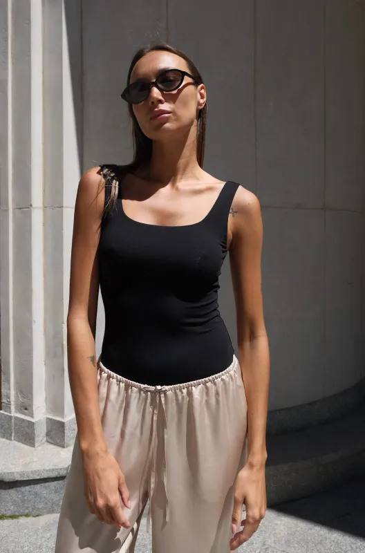 Wide Strap Body Black sold by Ivalo.com