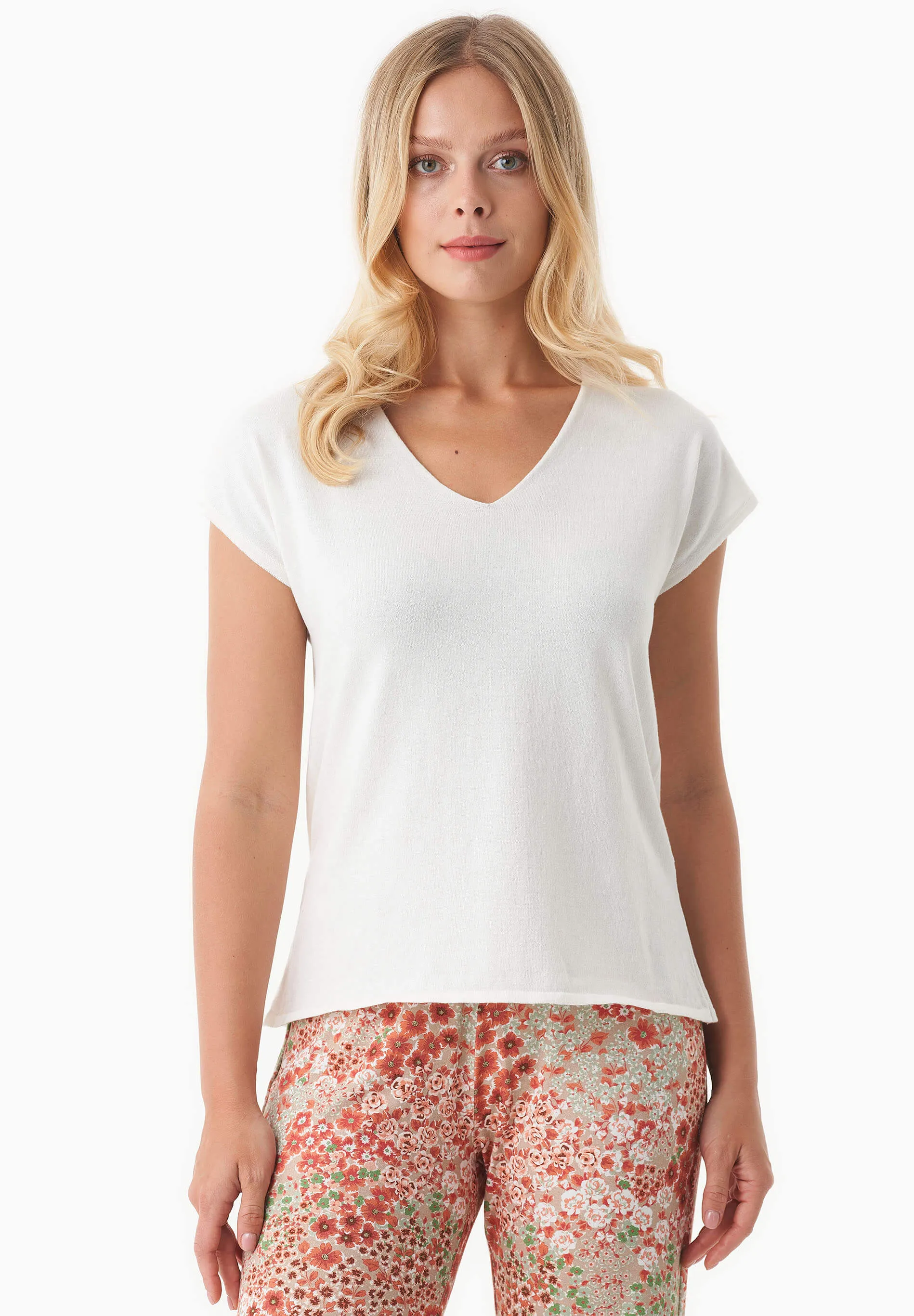 Women's Knit V-Neck T-Shirt Off White sold by Ivalo.com