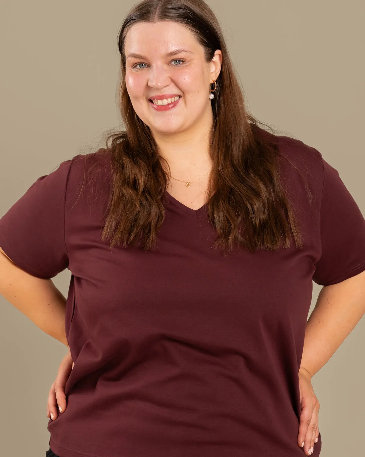 V-Neck T-Shirt Burgundy sold by Ivalo.com product image thumbnail 3