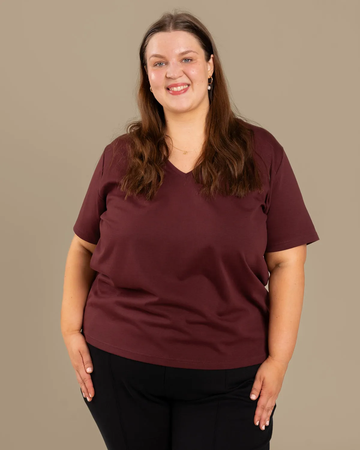 V-Neck T-Shirt Burgundy sold by Ivalo.com product image thumbnail 5