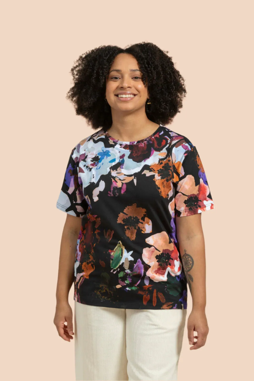 T-shirt Black Anemone sold by Ivalo.com