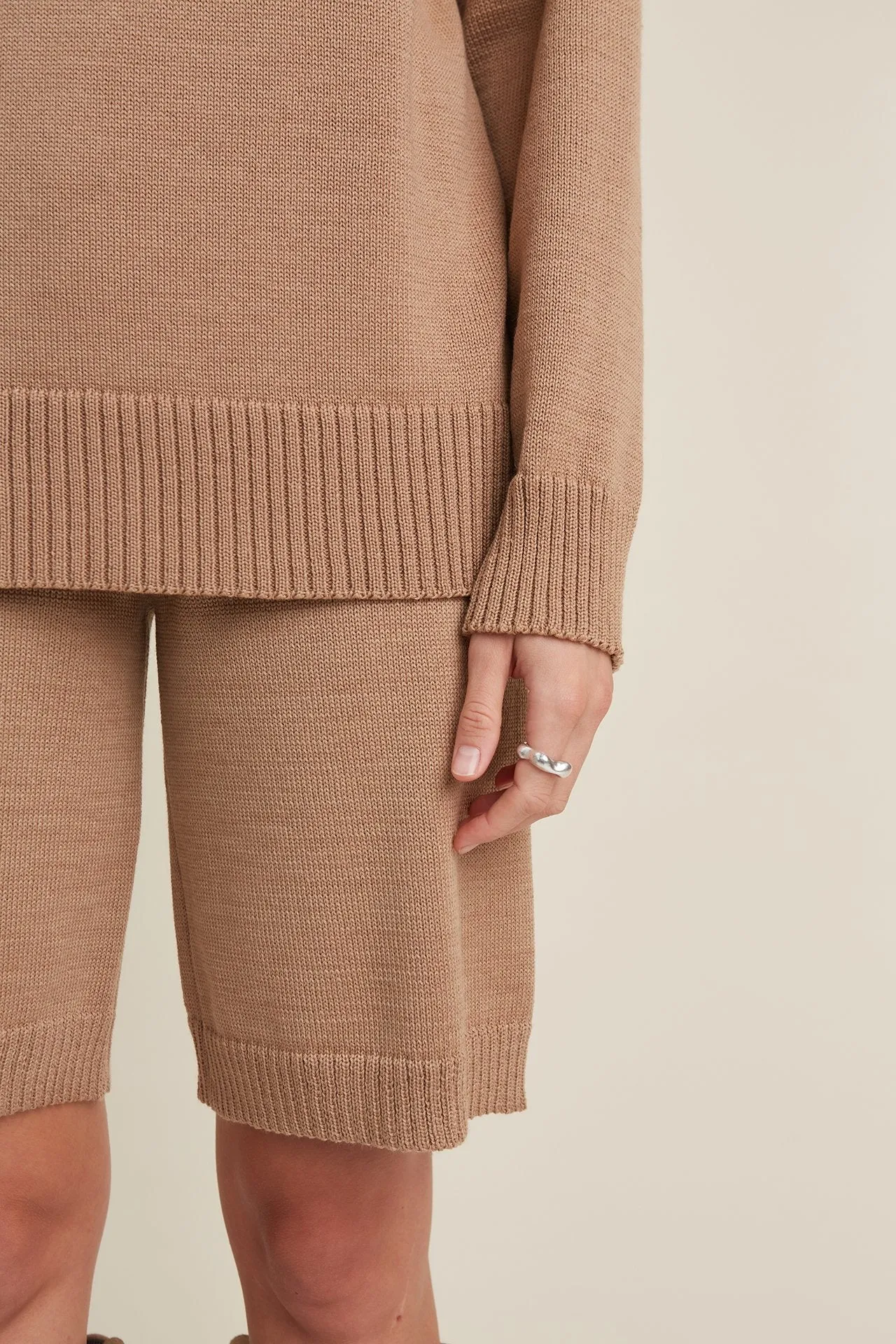Knitted Merino Wool Oversized Sweater & Shorts Set Camel sold by Ivalo.com product image thumbnail 4