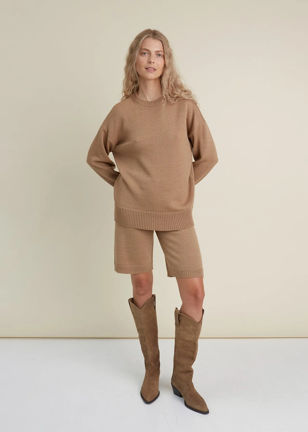 Knitted Merino Wool Oversized Sweater & Shorts Set Camel sold by Ivalo.com
