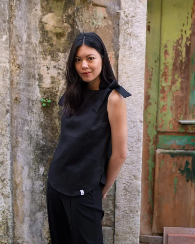 Lauren Top Black sold by Ivalo.com