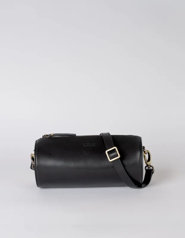 Izzy Black Classic Leather made by Ivalo.com