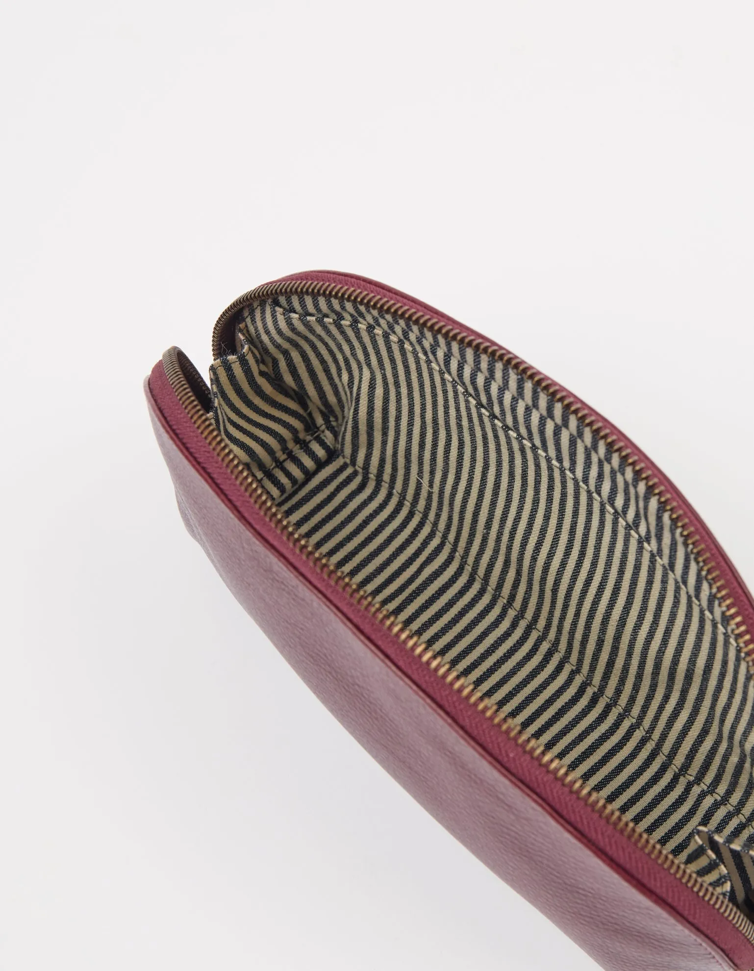 Make up Case Medium Soft Grain Dark Cherry sold by Ivalo.com product image thumbnail 2