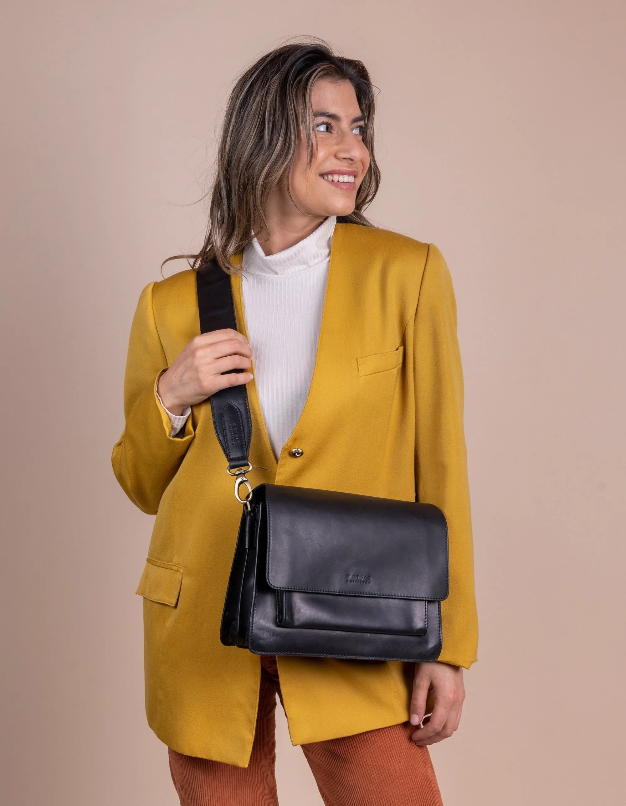 Harper Black Classic Leather sold by Ivalo.com product image thumbnail 2