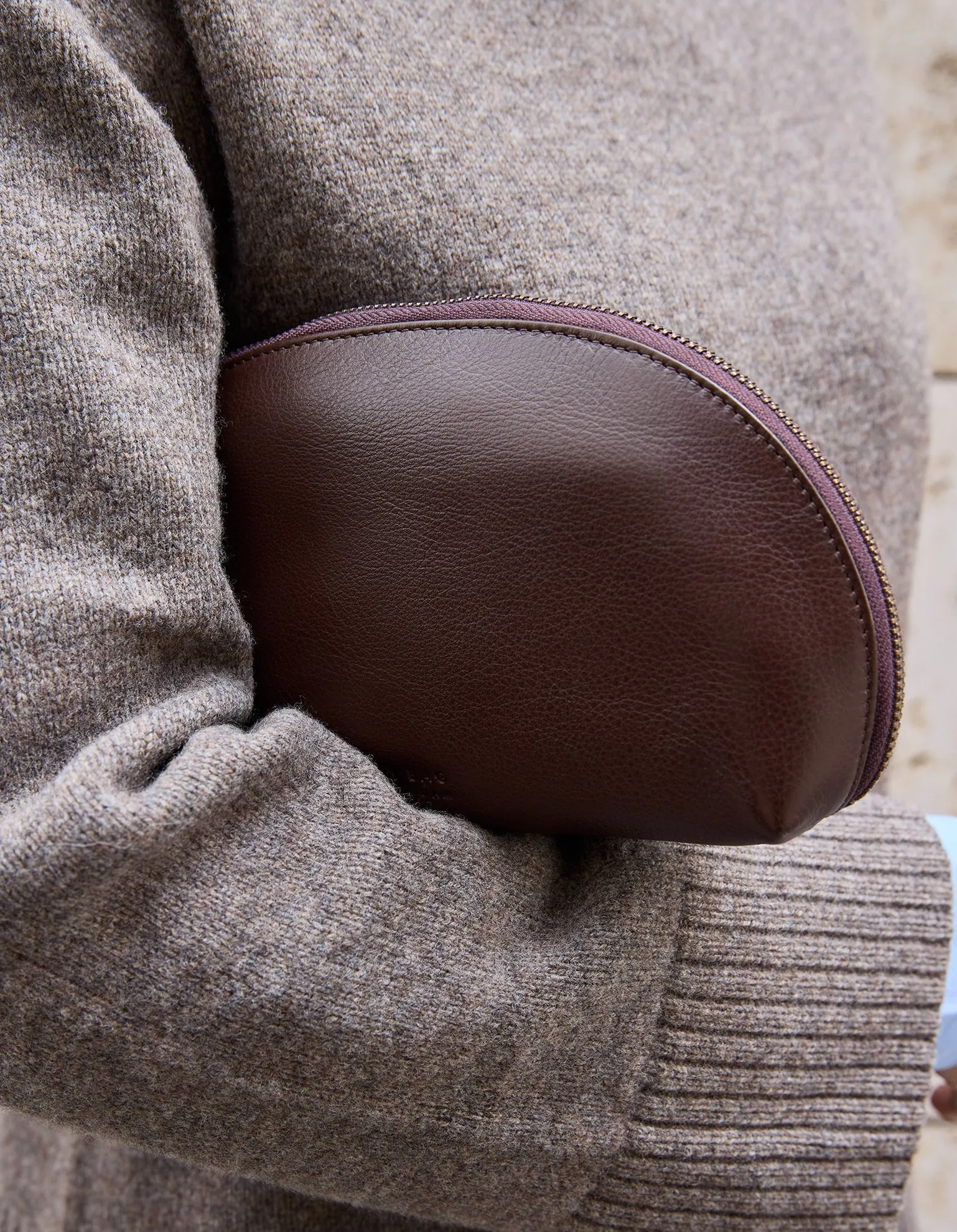 Make up Case Medium Chocolate Soft Grain sold by Ivalo.com product image thumbnail 4