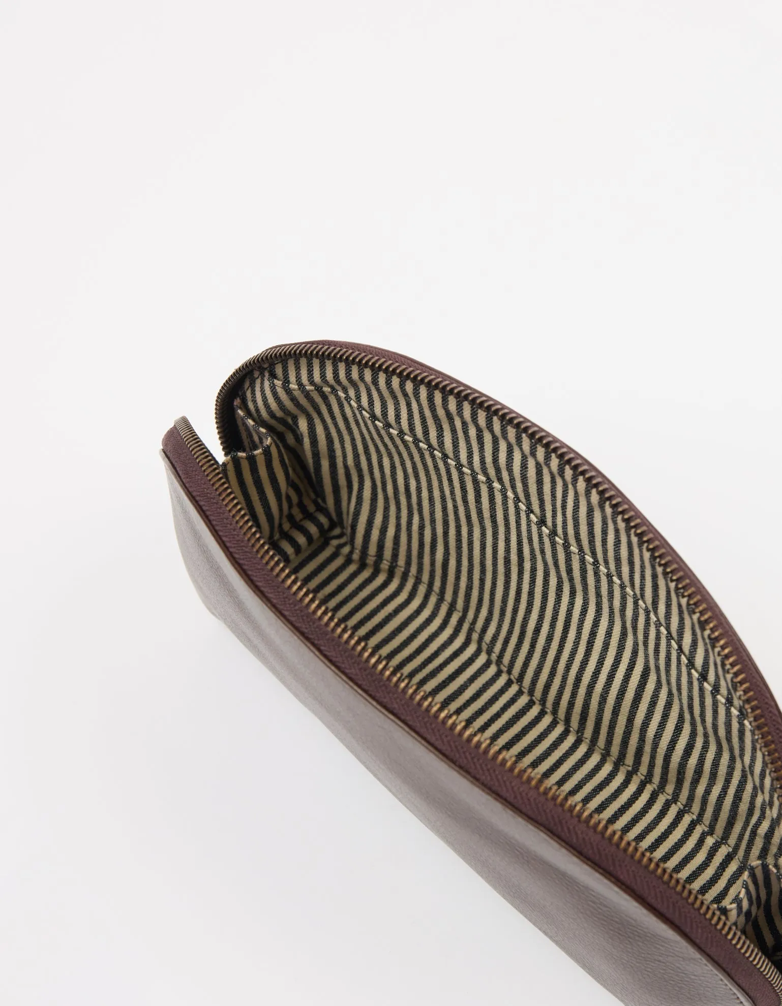 Make up Case Medium Chocolate Soft Grain sold by Ivalo.com product image thumbnail 2