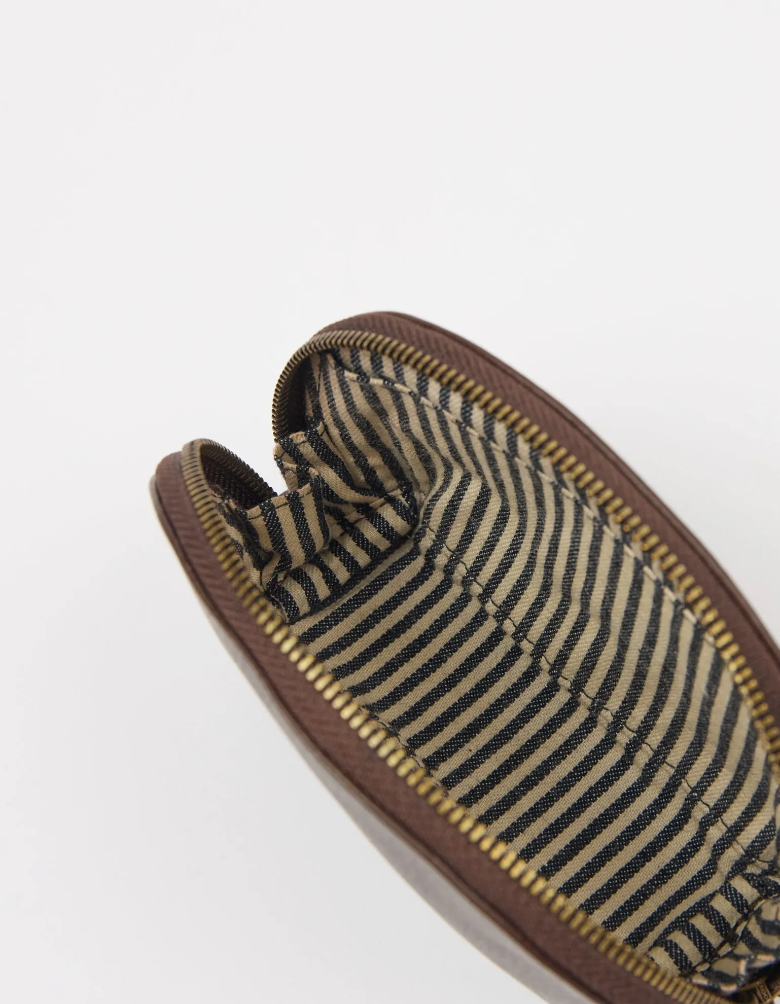 Make up Case Small Soft Grain Chocolate Brown sold by Ivalo.com product image thumbnail 4