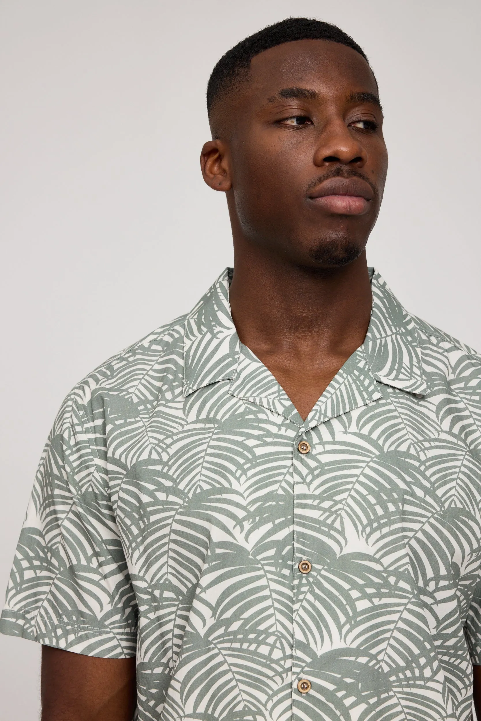 Resort Shirt sold by Ivalo.com product image thumbnail 3