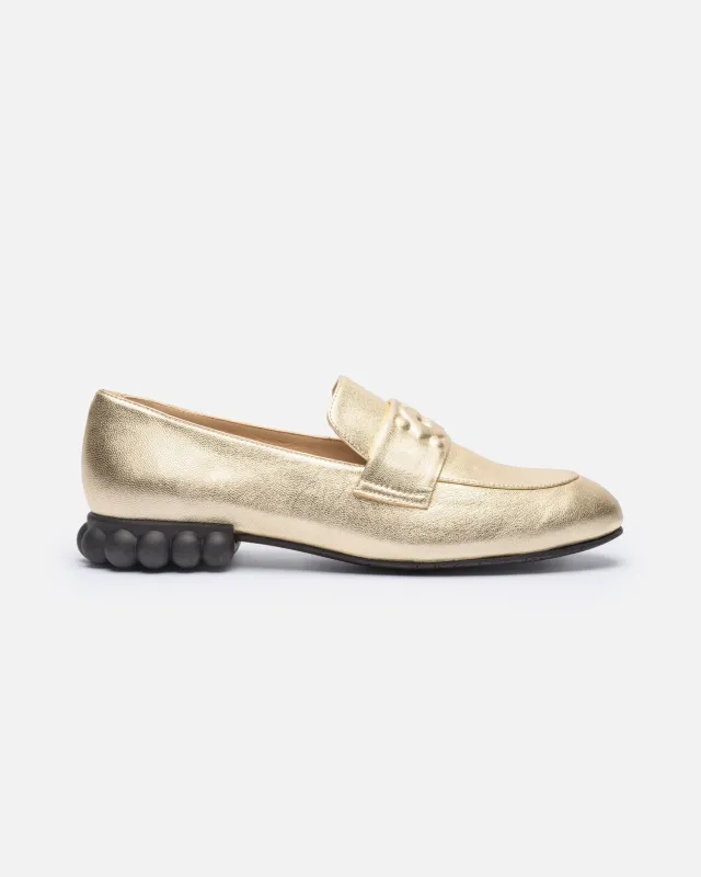 Loaf Loafers Champagne sold by Ivalo.com