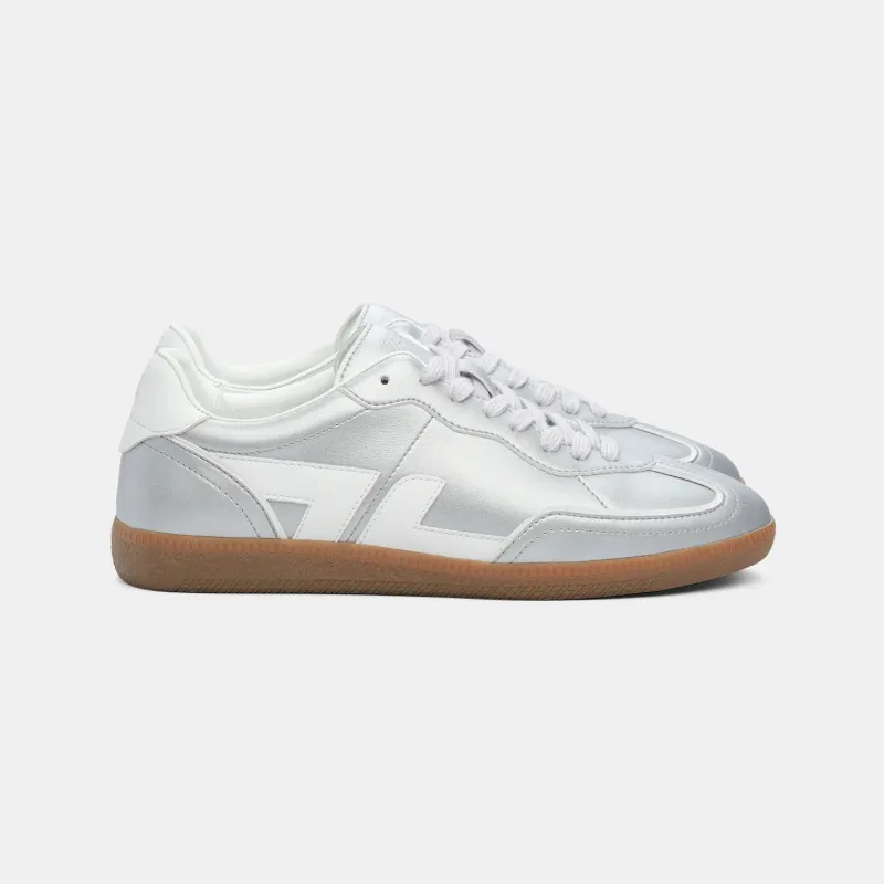Delta Sneakers Silver made by Ivalo.com