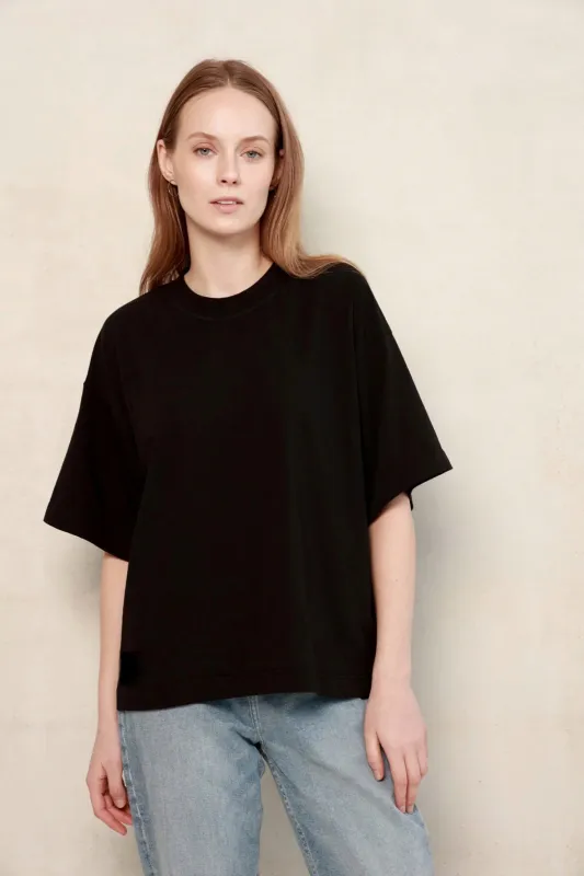 Line T-Shirt Black sold by Ivalo.com