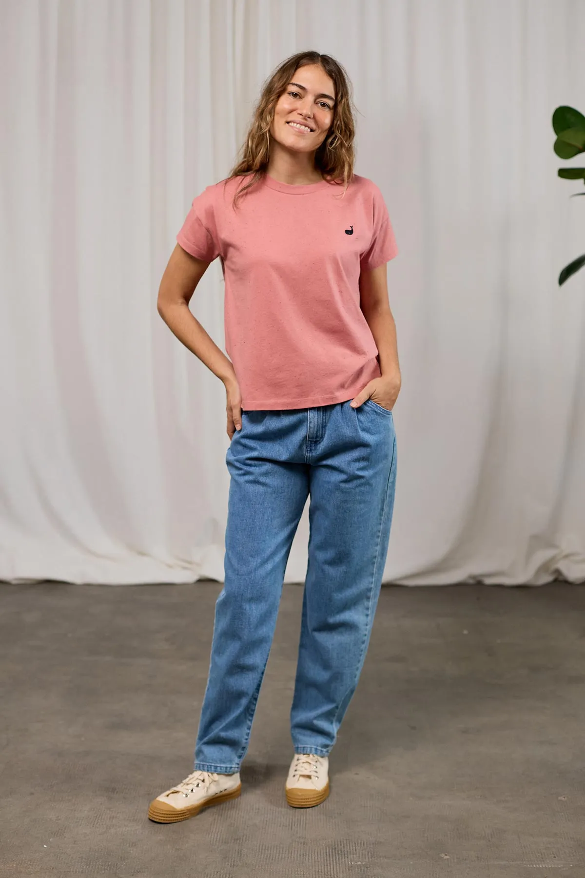 Sepanggar T-Shirt Pink sold by Ivalo.com