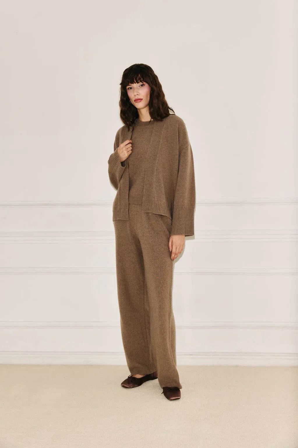 Amelié Cashmere Trousers Taupe sold by Ivalo.com product image thumbnail 3