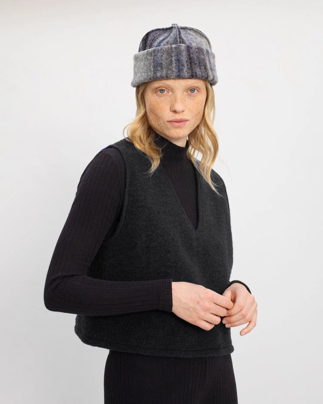 Cropped Vest Soft Black sold by Ivalo.com product image thumbnail 4