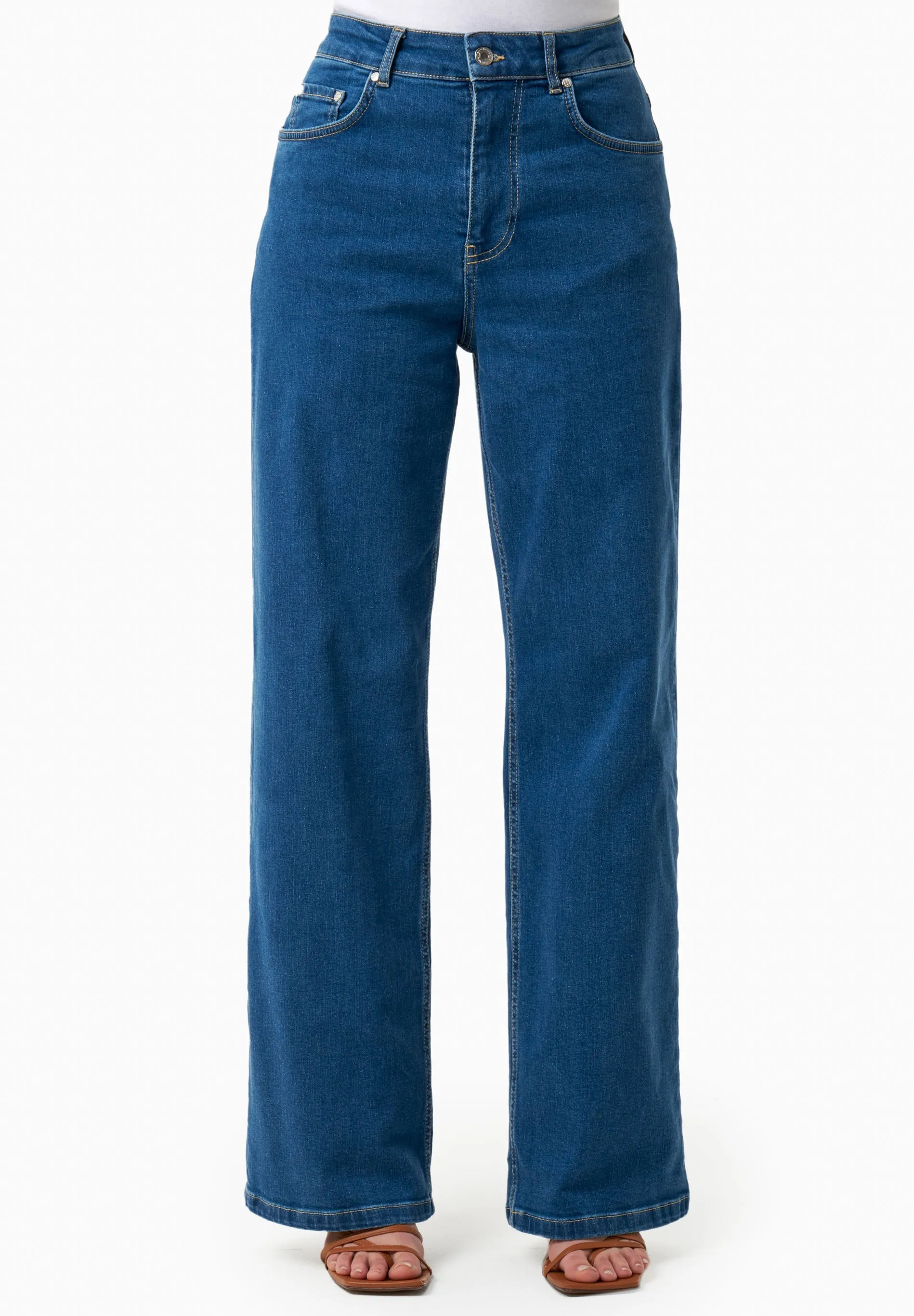 Women's Straight-Cut Jeans Medium Blue sold by Ivalo.com