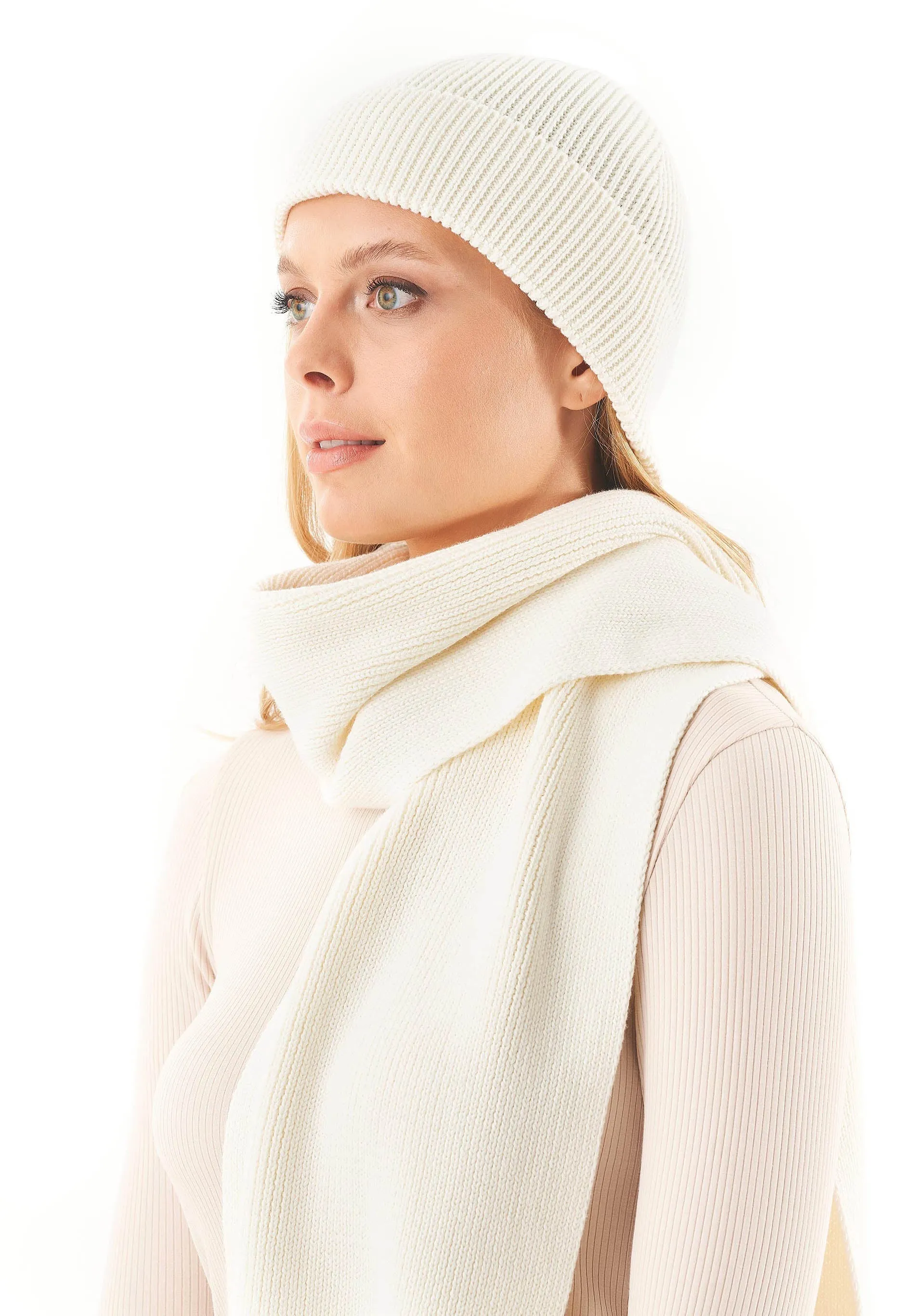 Knitted Organic Cotton Scarf Off White sold by Ivalo.com product image thumbnail 4