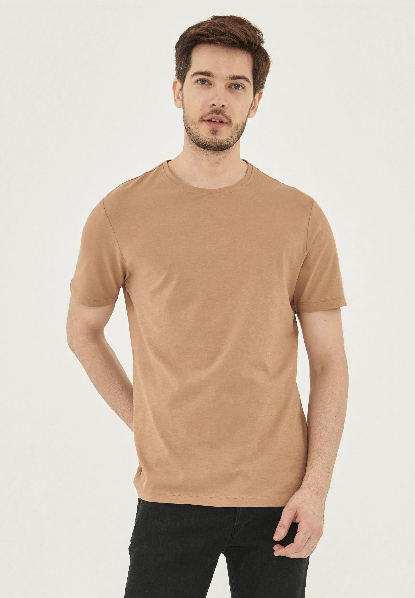 Men's Basic Round Neck T-Shirt Light Brown sold by Ivalo.com