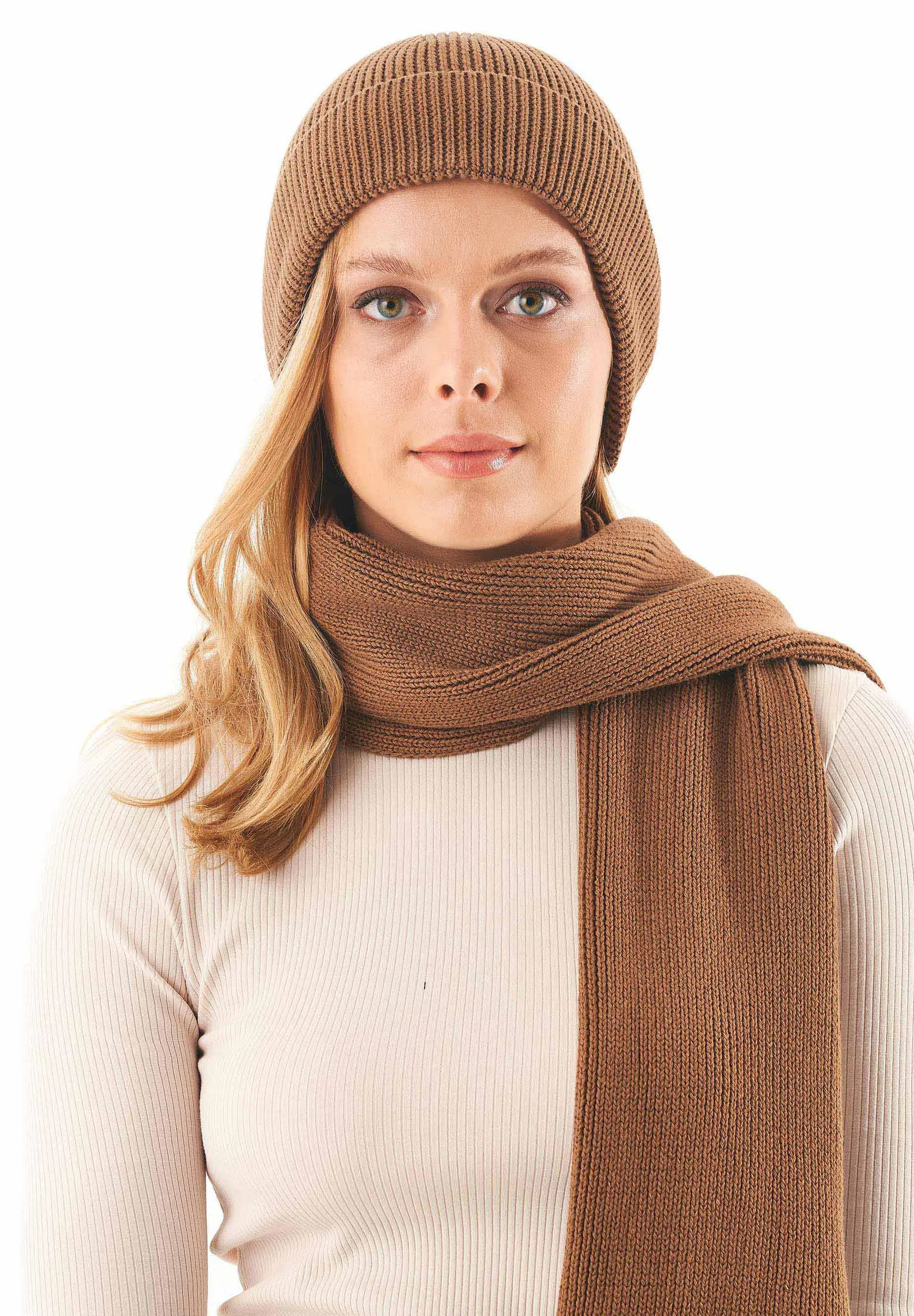 Knitted Organic Cotton Scarf Camel sold by Ivalo.com product image thumbnail 5